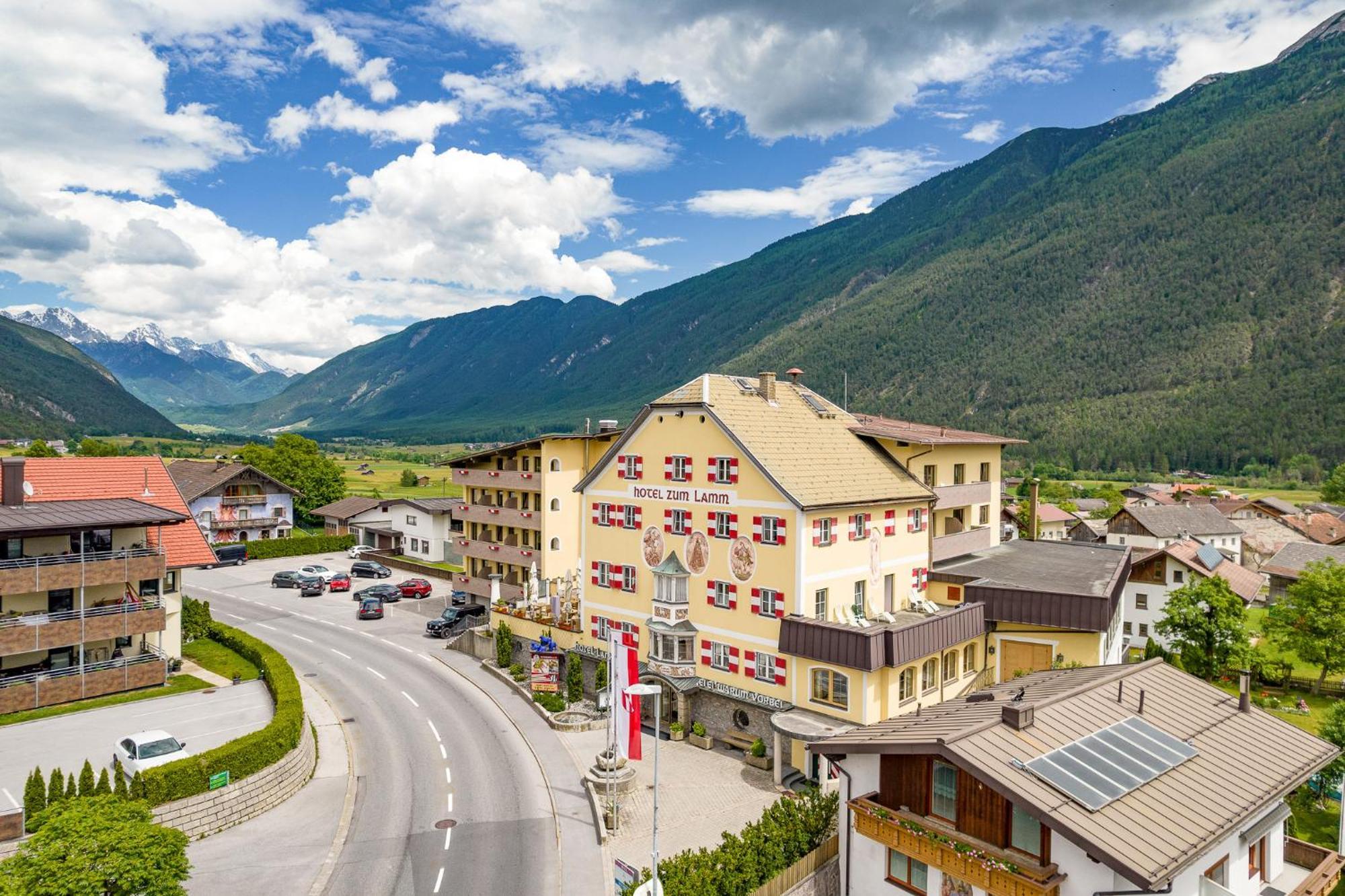 Hotel Zum Lamm Tarrenz Exterior foto