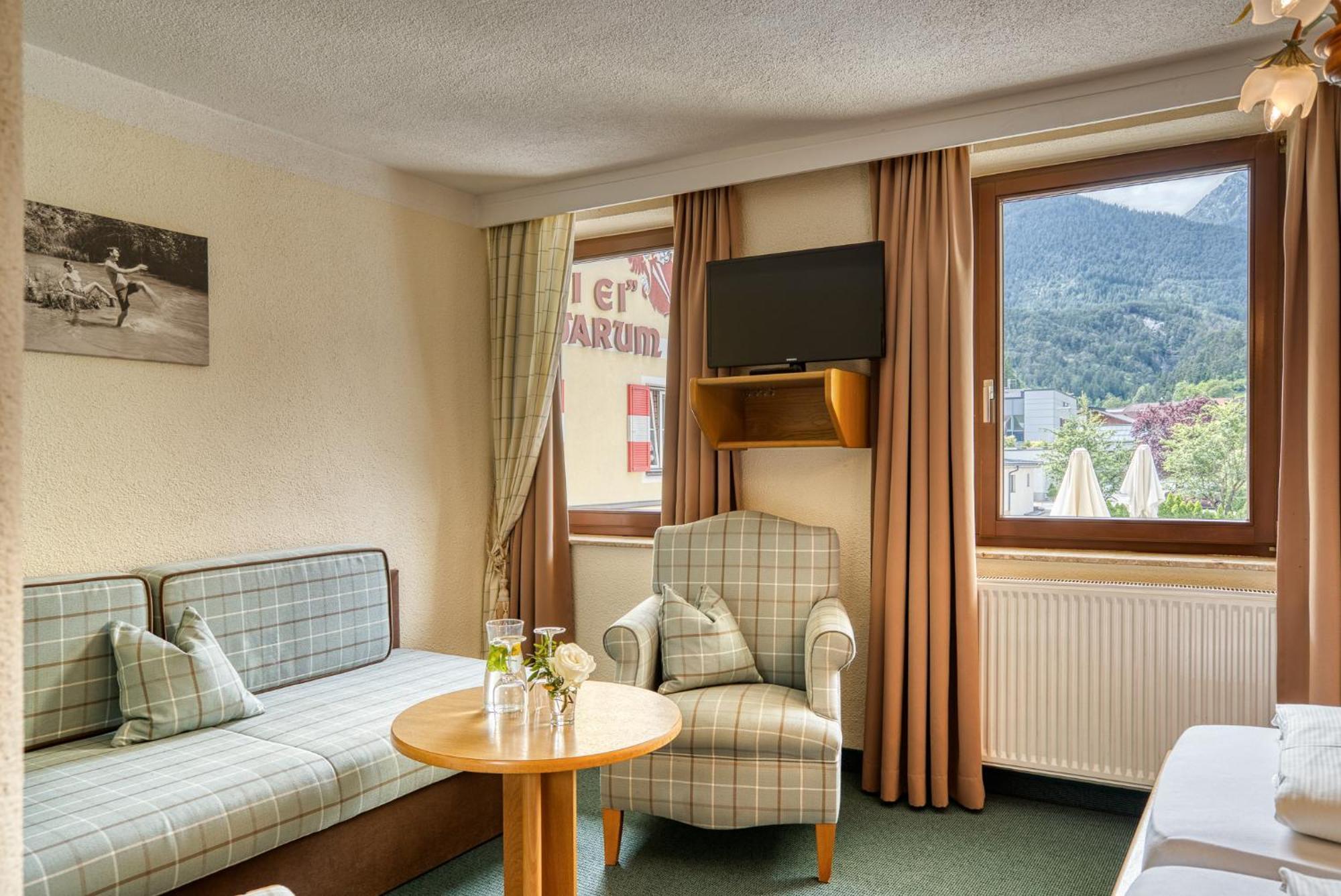 Hotel Zum Lamm Tarrenz Exterior foto