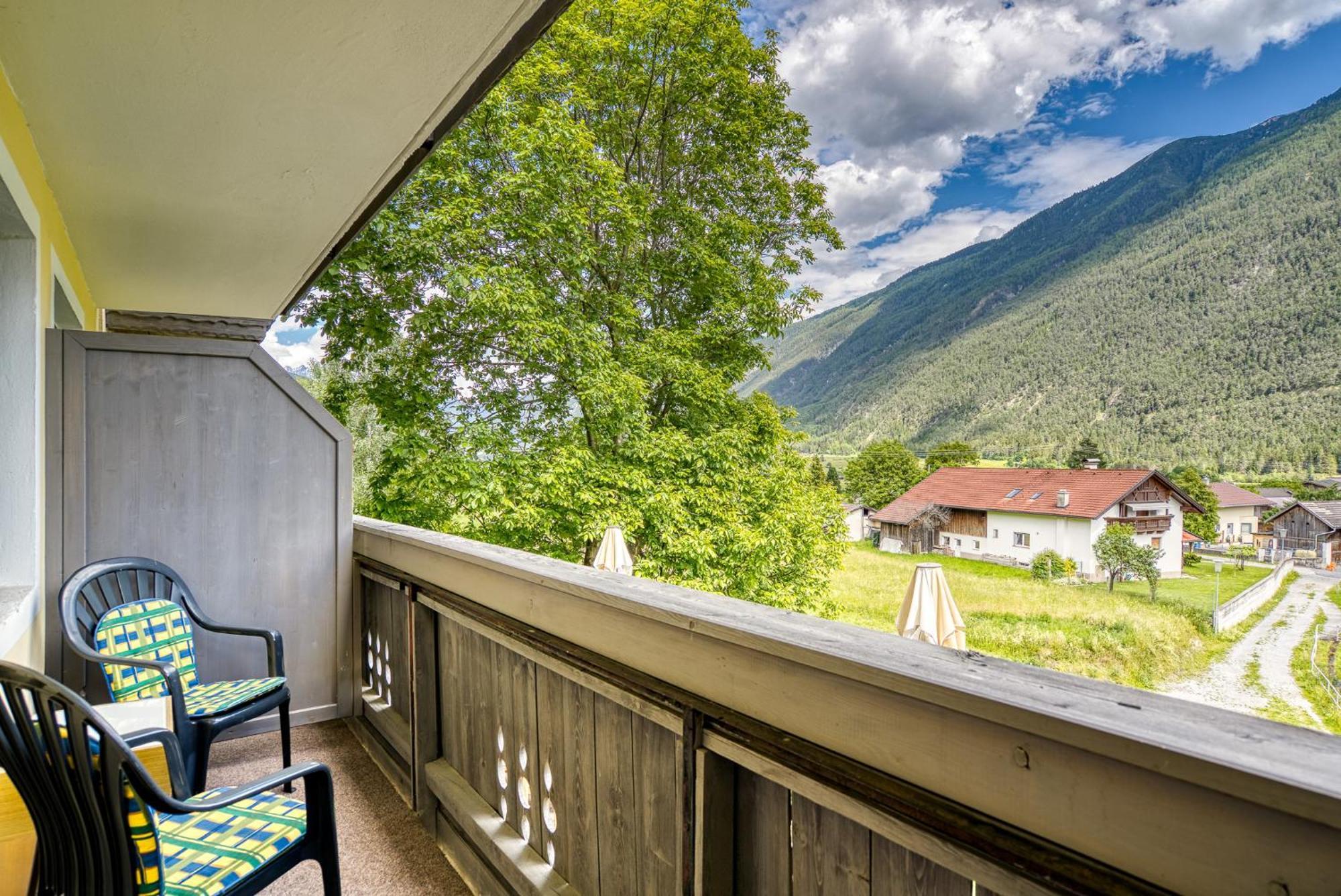 Hotel Zum Lamm Tarrenz Exterior foto